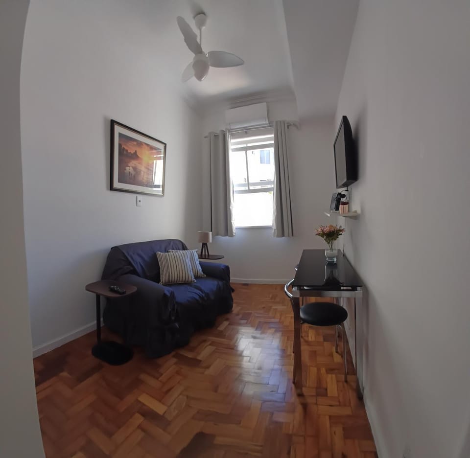 TV and multimedia, Living room, Seating area, air conditioner