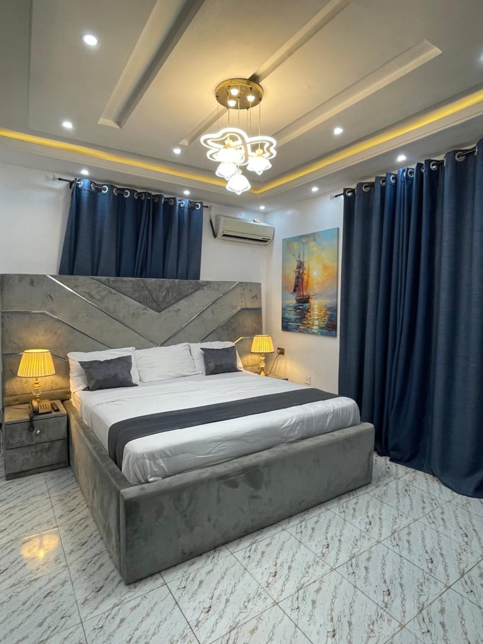 Bed, Photo of the whole room, Bedroom