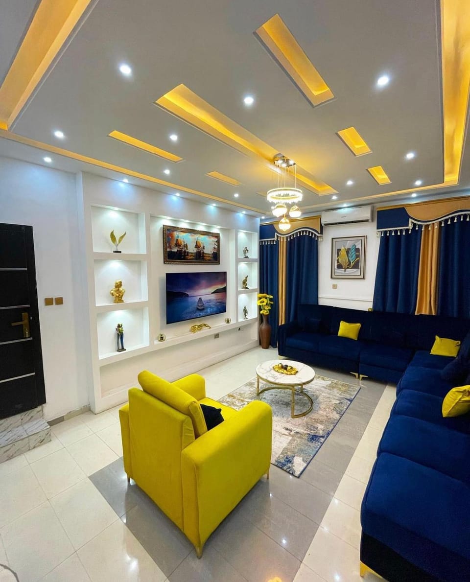 Communal lounge/ TV room, TV and multimedia, Living room, Seating area, Evening entertainment