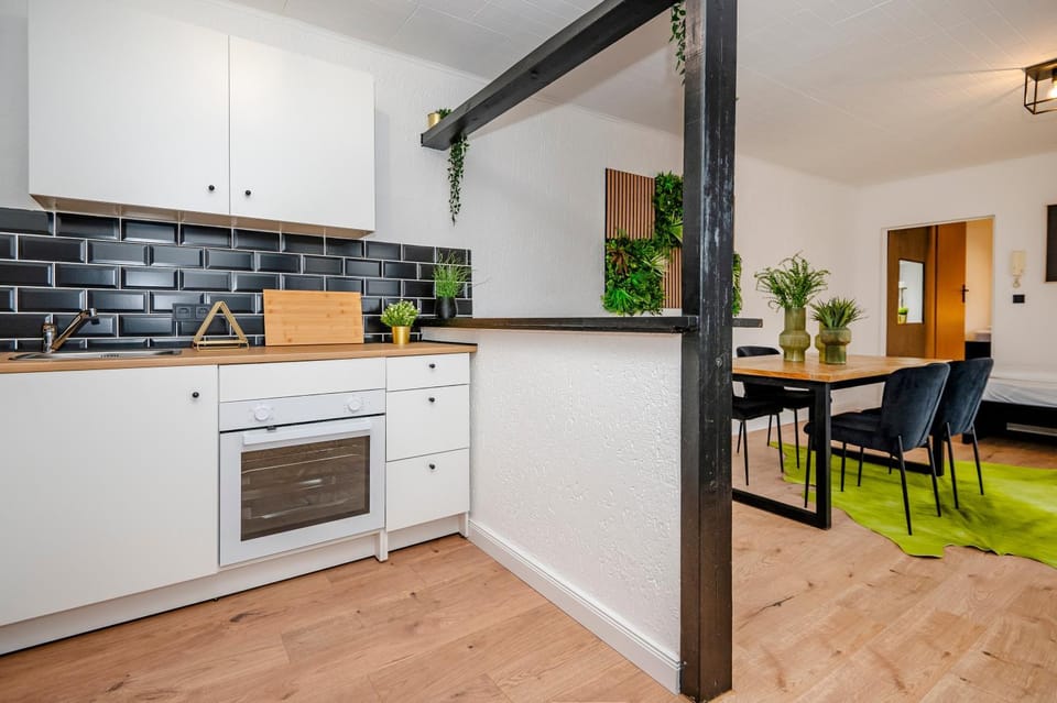 Kitchen or kitchenette, Dining area, stove