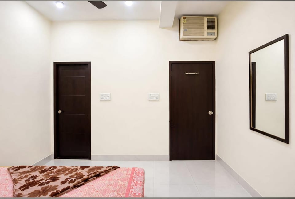 Bed, Photo of the whole room, Bedroom, air conditioner