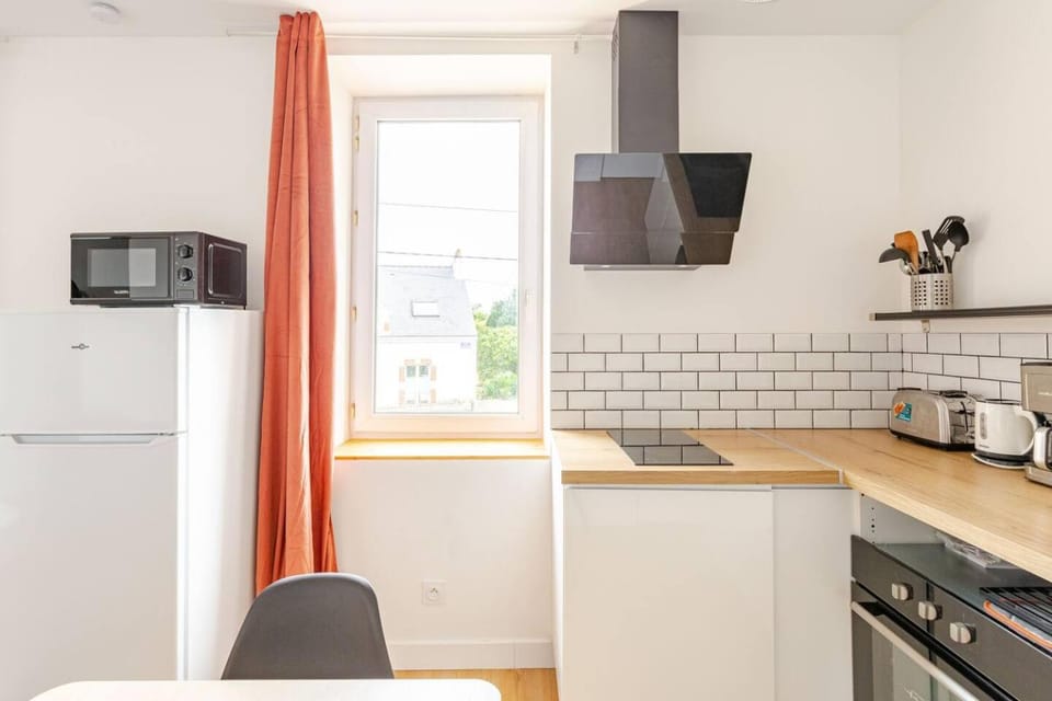 Coffee/tea facilities, Kitchen or kitchenette, oven, toaster