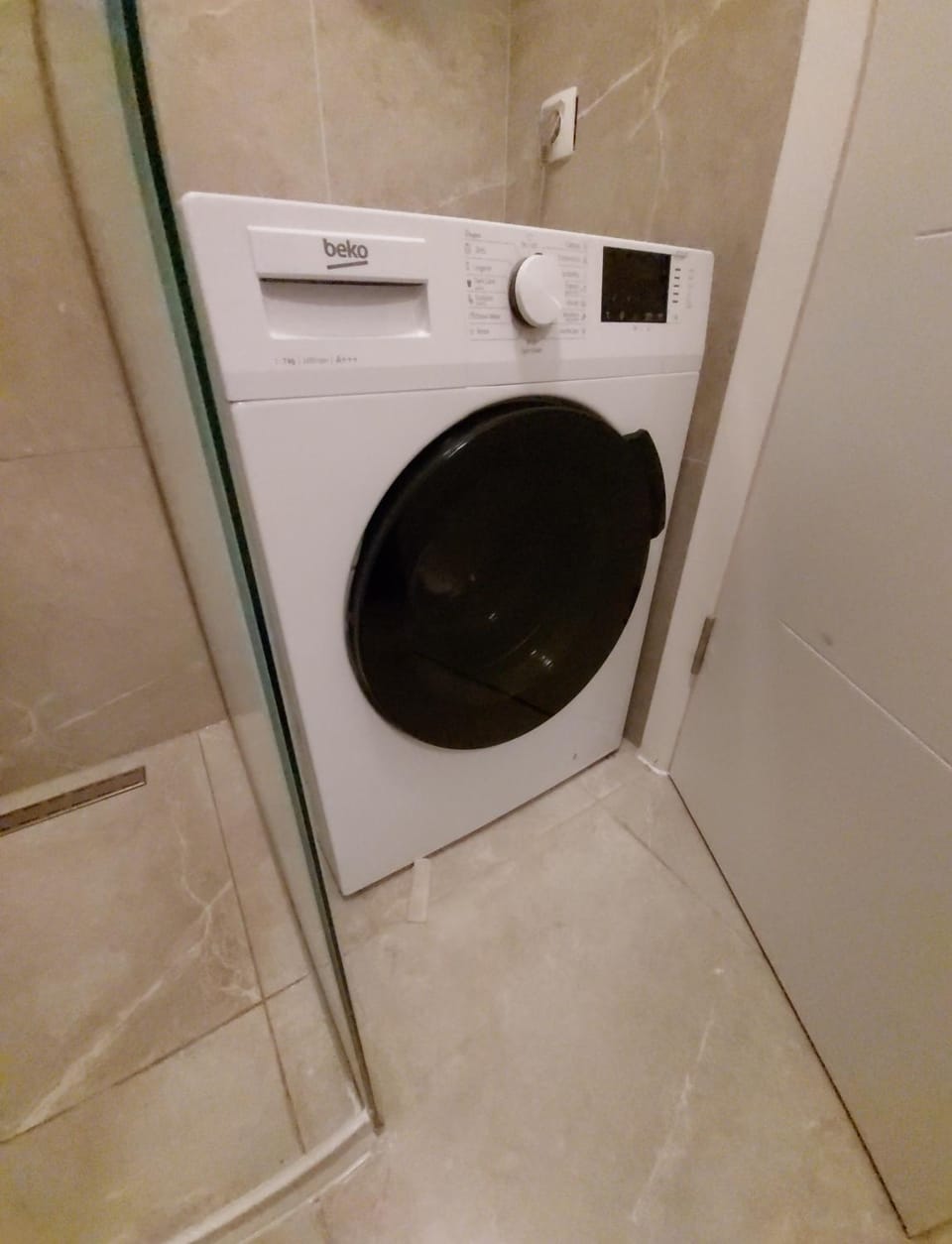 Bathroom, washing machine