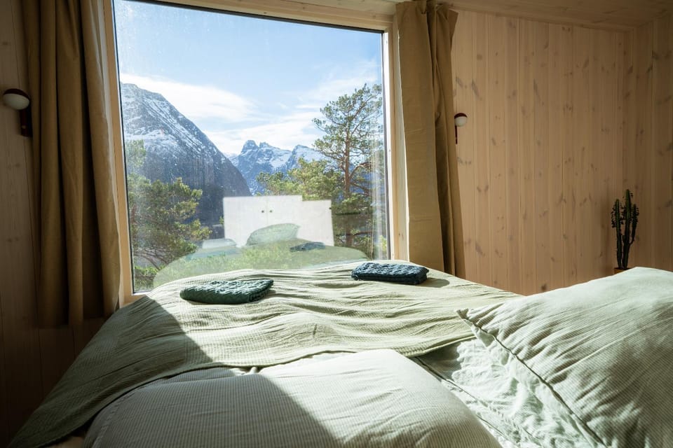 Bed, Natural landscape, Photo of the whole room, Bedroom, Mountain view