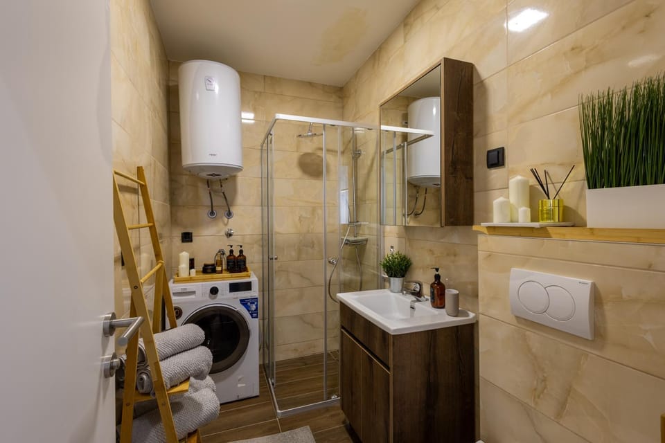 Shower, Bathroom, towels, washing machine