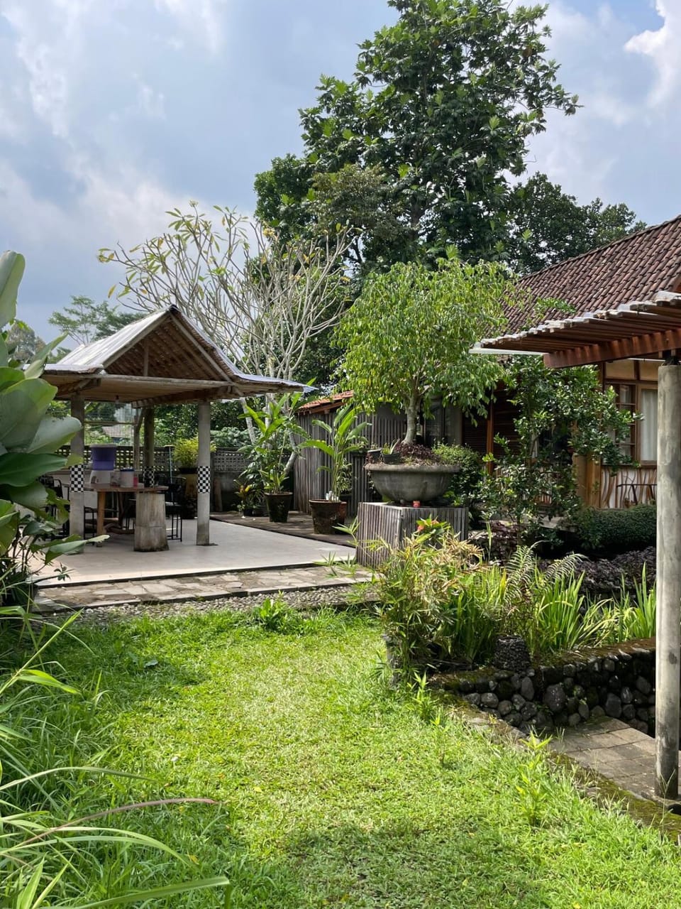 Tropical Wooden Bungalow, Private Garden & Private Pool House in Special Region of Yogyakarta