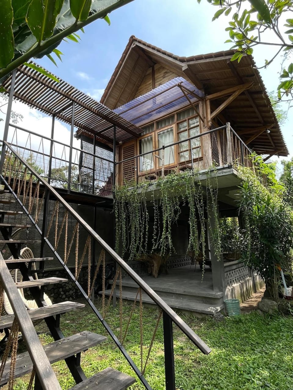Tropical Wooden Bungalow, Private Garden & Private Pool House in Special Region of Yogyakarta