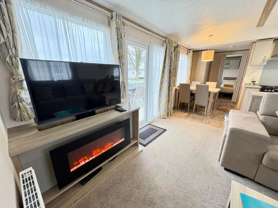 Sunflower Lodge, Pet Friendly, Free Hoburne Passes House in Cotswold District