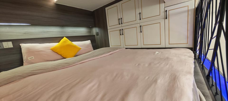 Bed, Bedroom, wardrobe