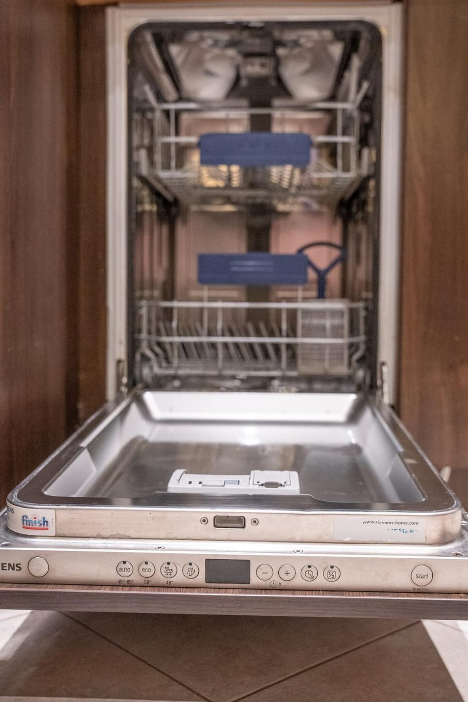 Kitchen or kitchenette, dishwasher