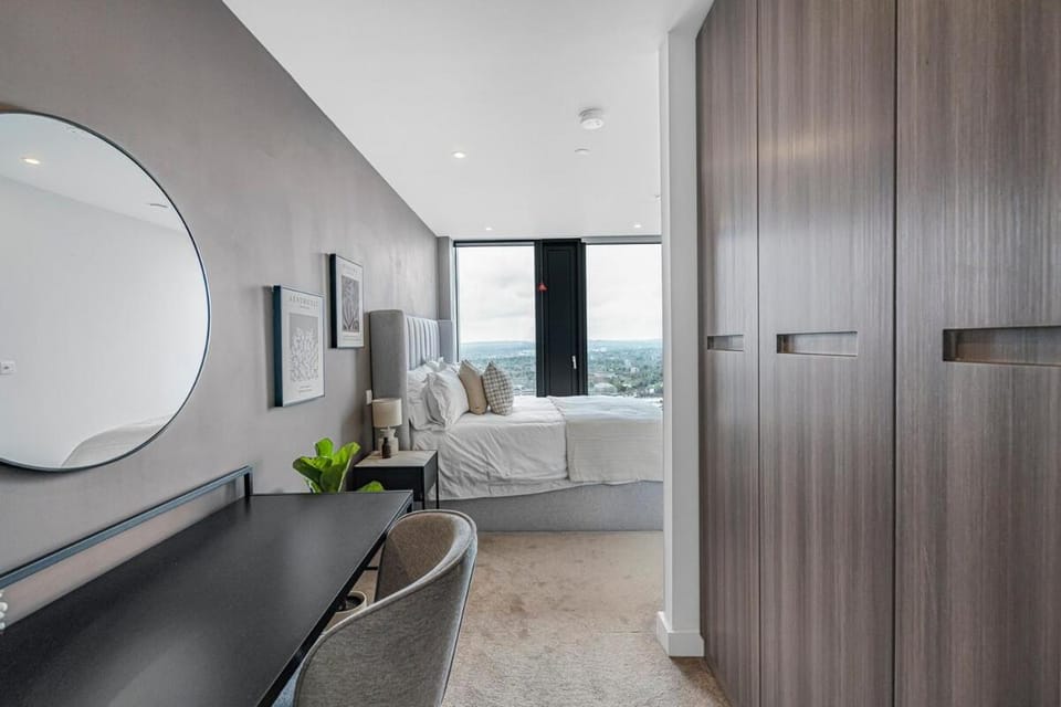 5 Star Modern 2 Bed Suite in Central B'ham with Cinema Apartment in Birmingham