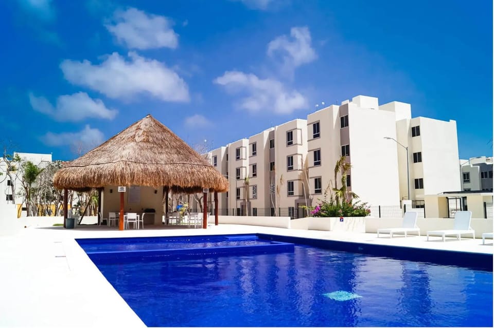 Swimming pool, Swimming pool