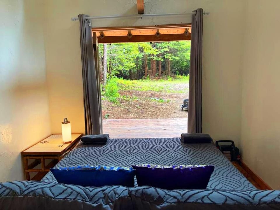 Bed, Photo of the whole room, Bedroom, Garden view