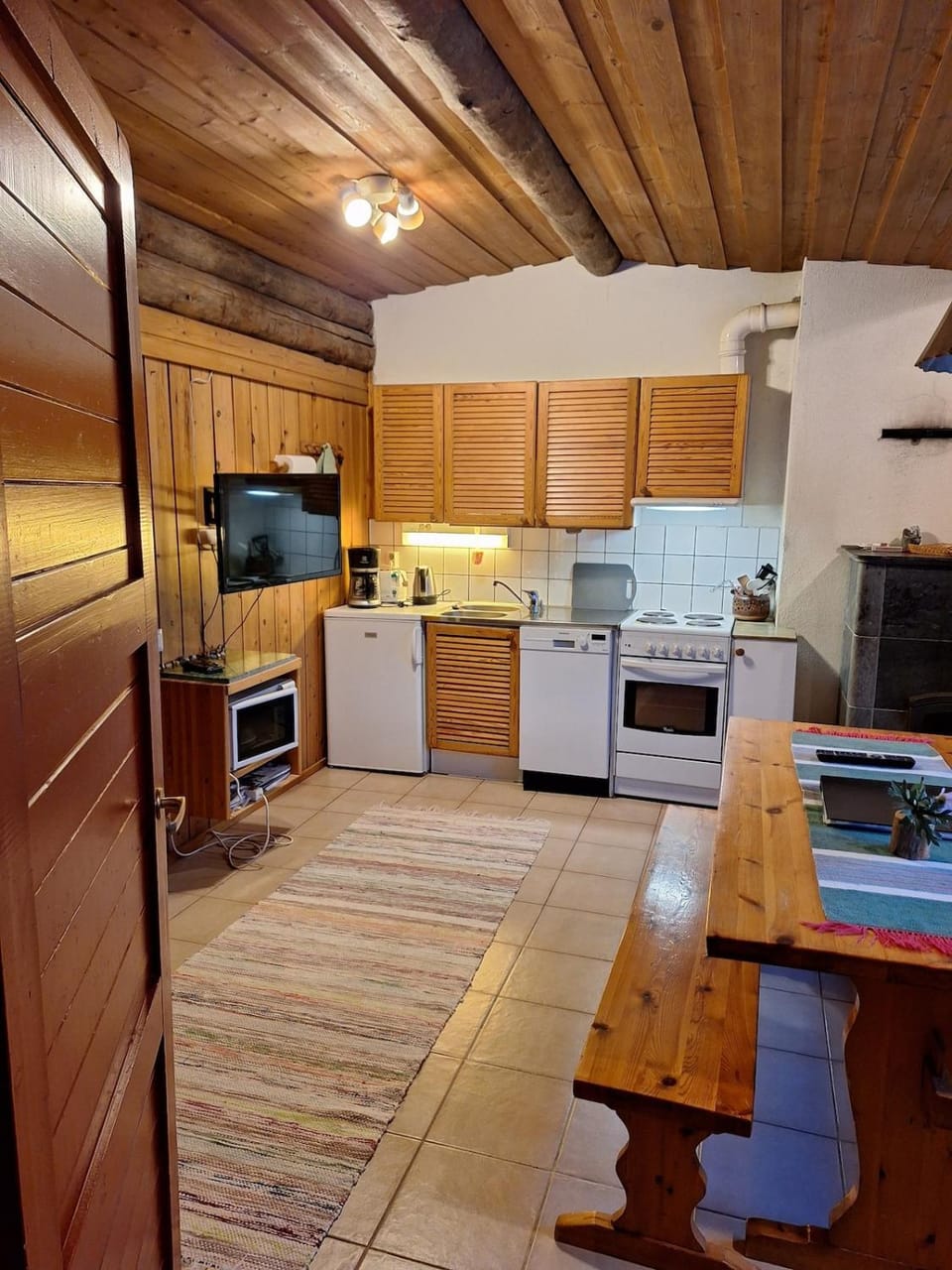 Kitchen or kitchenette, Dining area, dishwasher, oven, pet friendly, stove, toaster