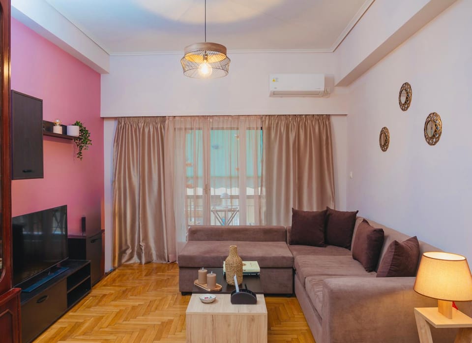TV and multimedia, Living room, Seating area, air conditioner