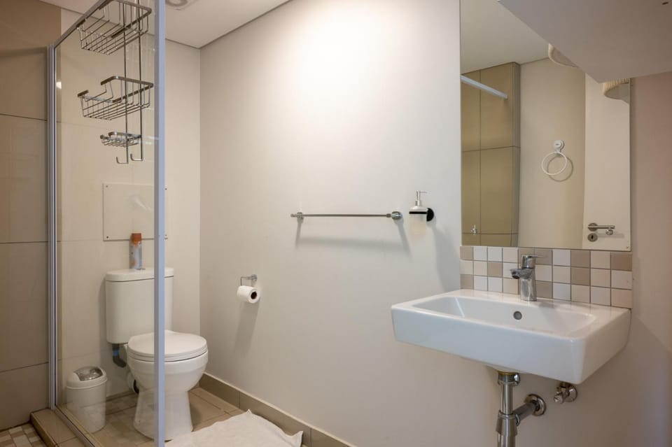Shower, Toilet