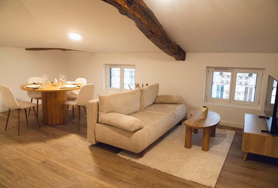 Living room, Dining area, air conditioner