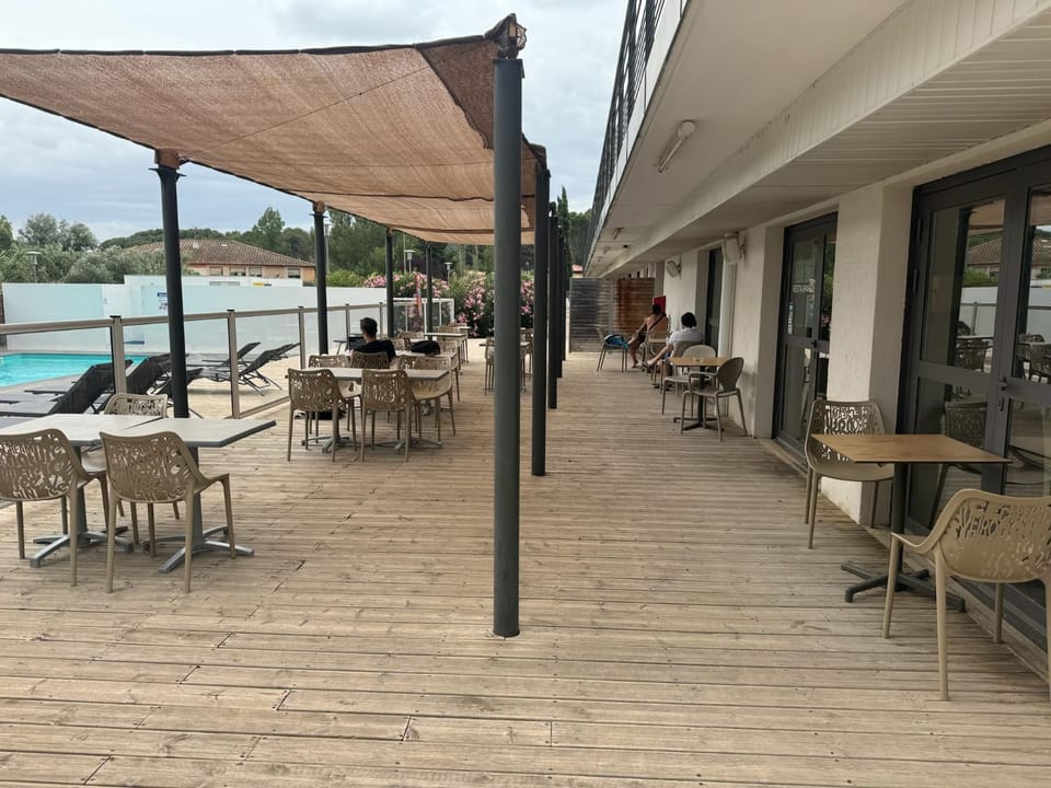 Restaurant/places to eat, Swimming pool