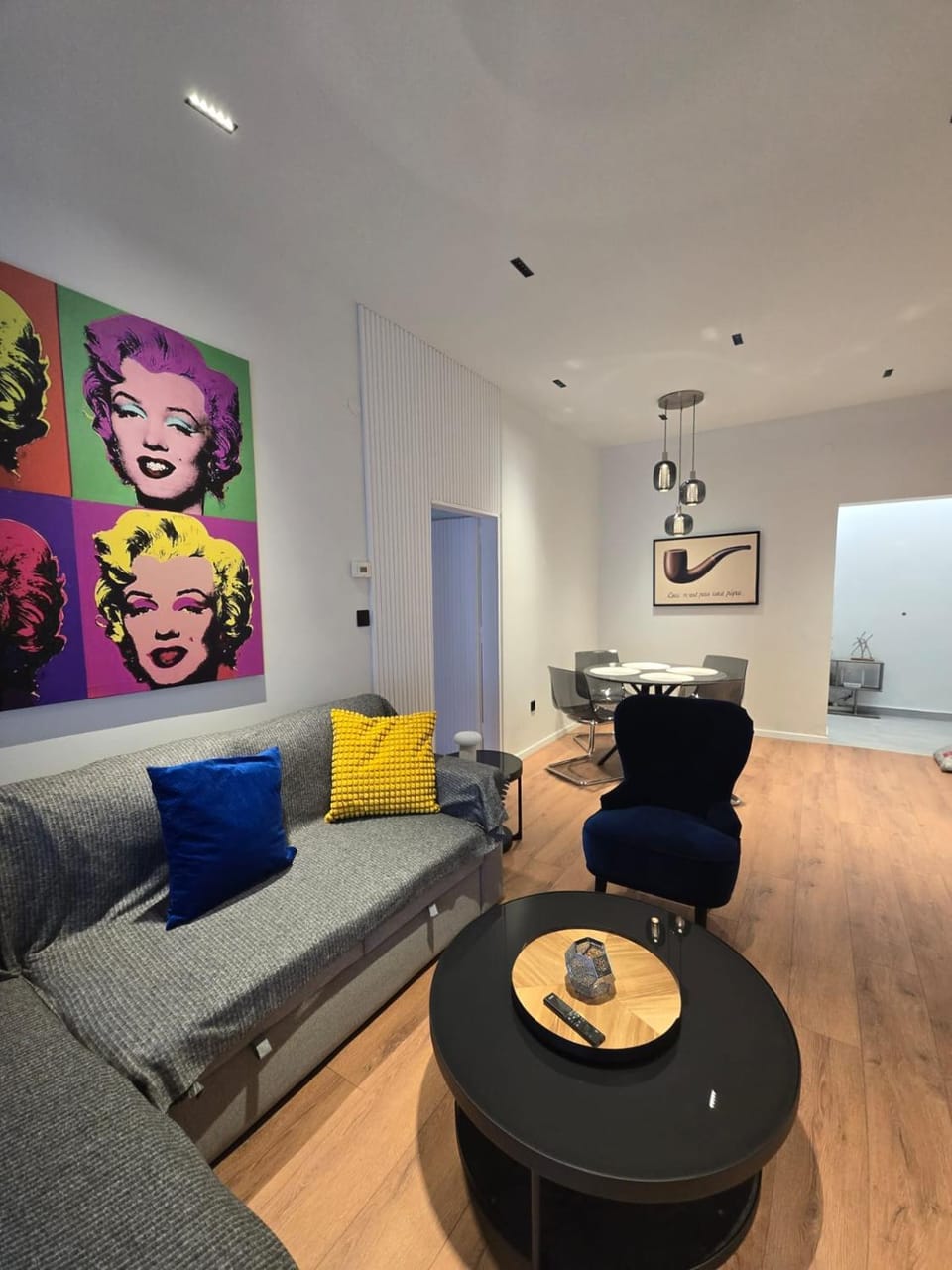 Living room, Seating area