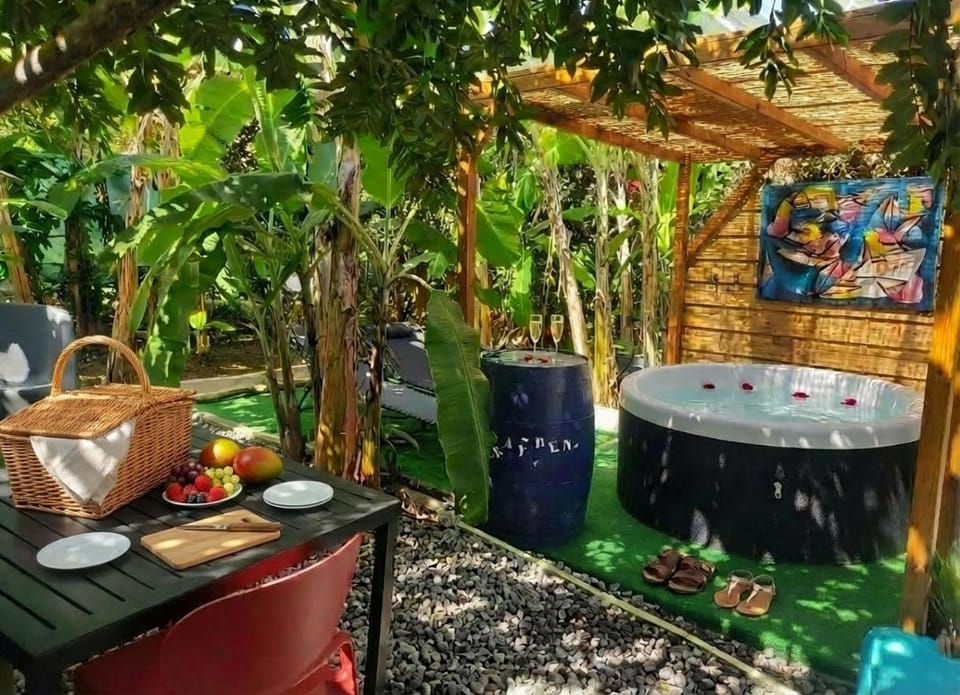 Day, Natural landscape, Garden, Hot Tub, Garden view