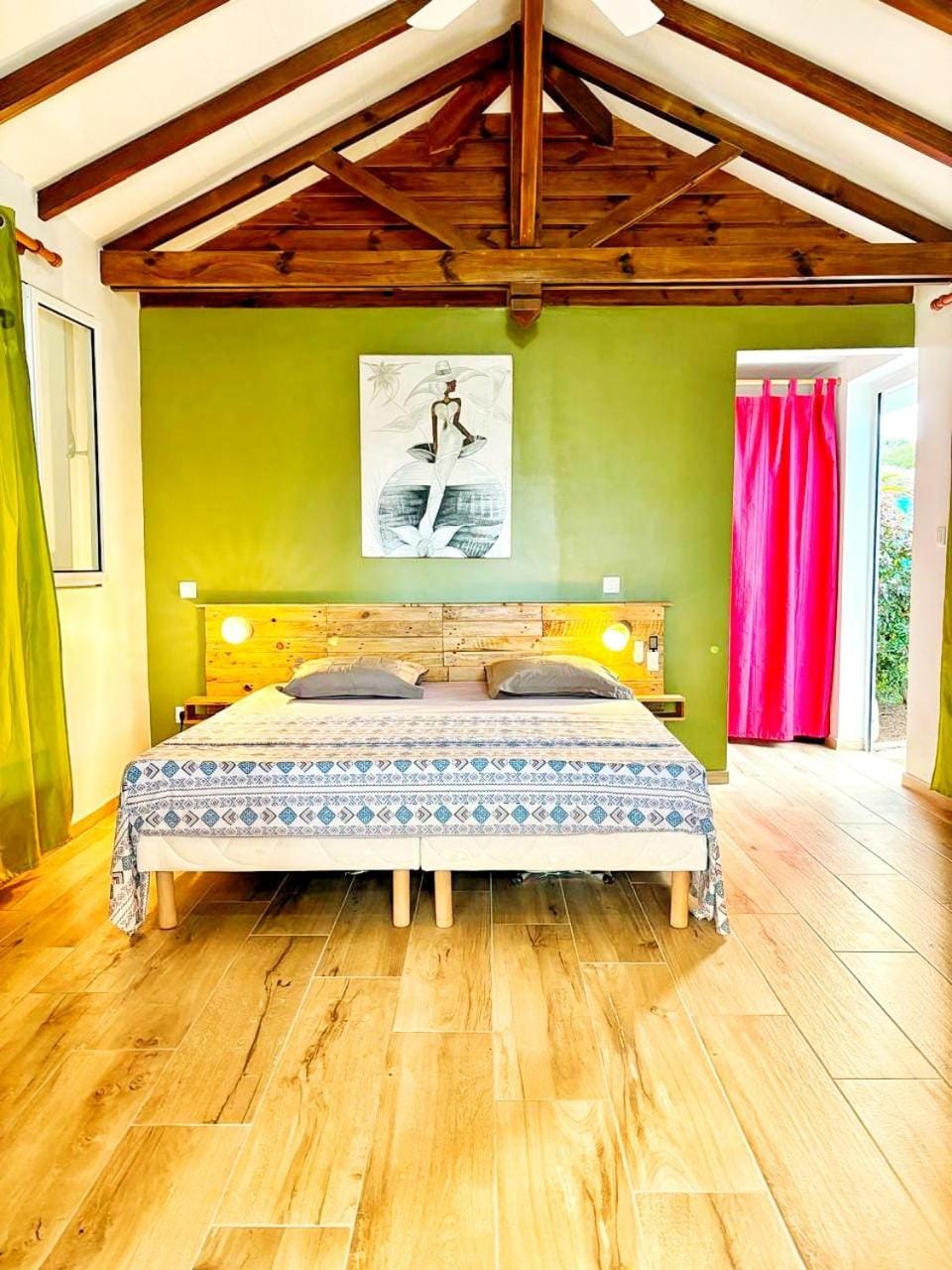 Bed, Photo of the whole room, Bedroom