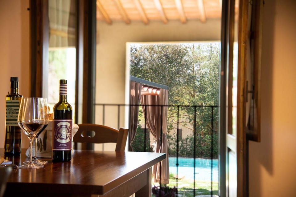 Food and drinks, Dining area, Swimming pool