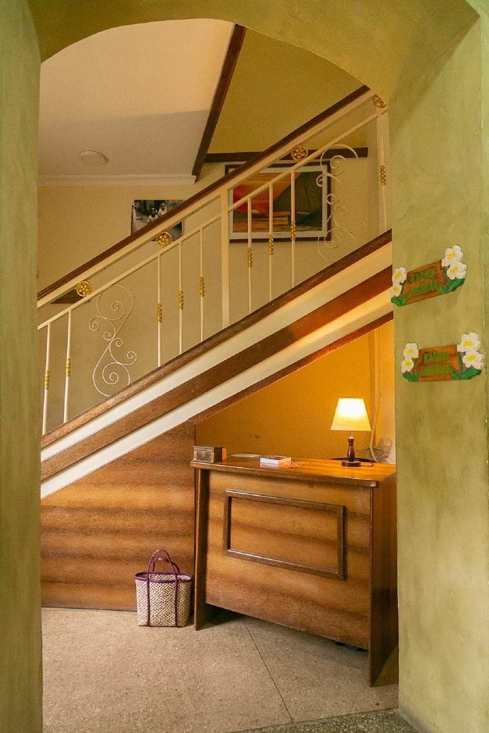 Property building, Facade/entrance, Lobby or reception, Decorative detail, Decorative detail