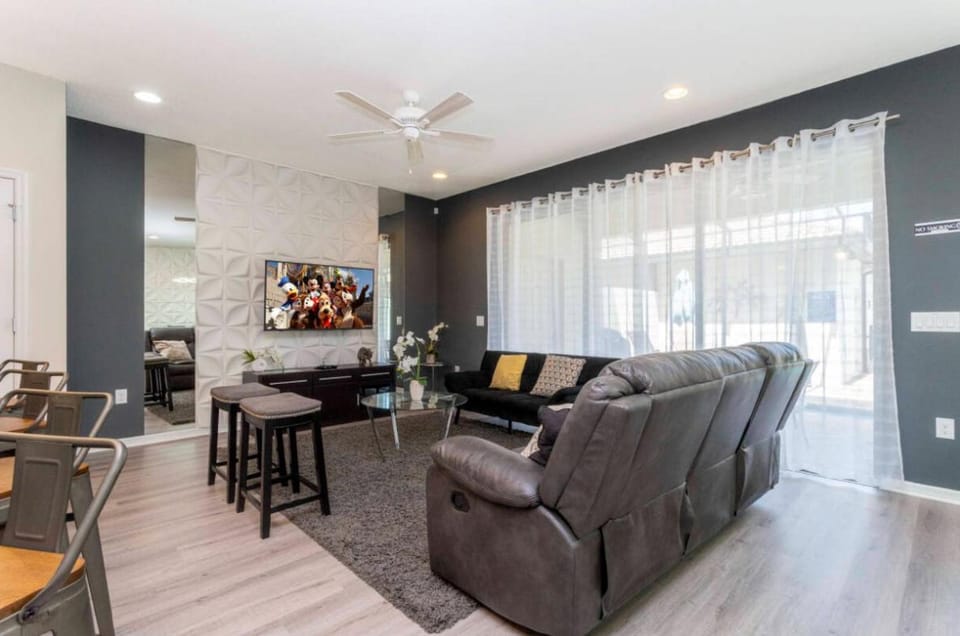 Welcome to Paradise Windsor at Westside Resort House in Four Corners