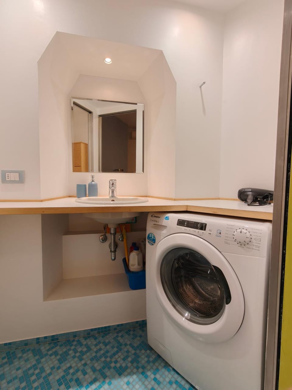 Bathroom, laundry, washing machine