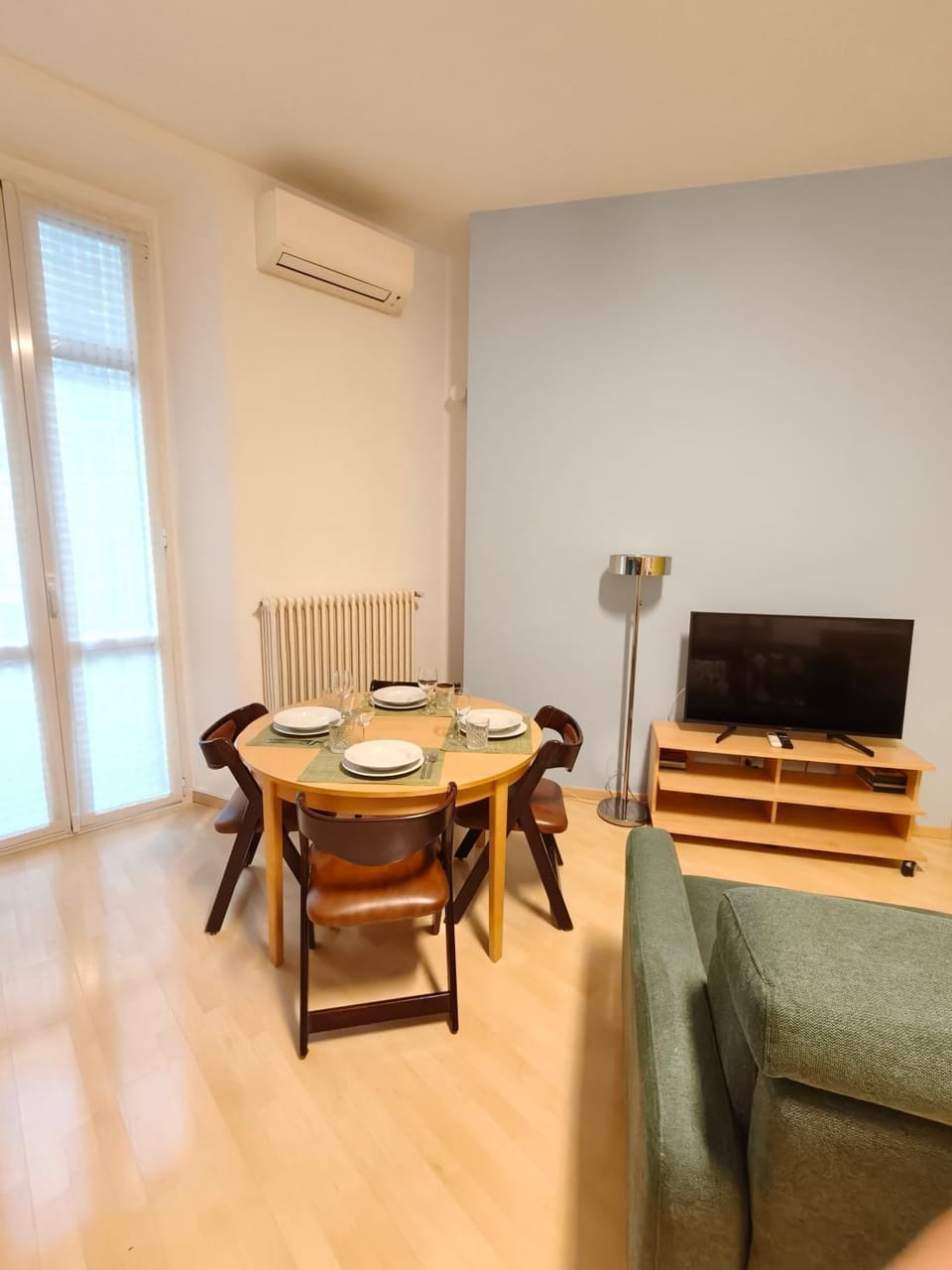 Communal lounge/ TV room, air conditioner, air conditioner