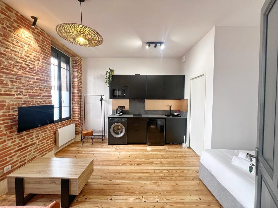 Photo of the whole room, Bedroom, kitchen
