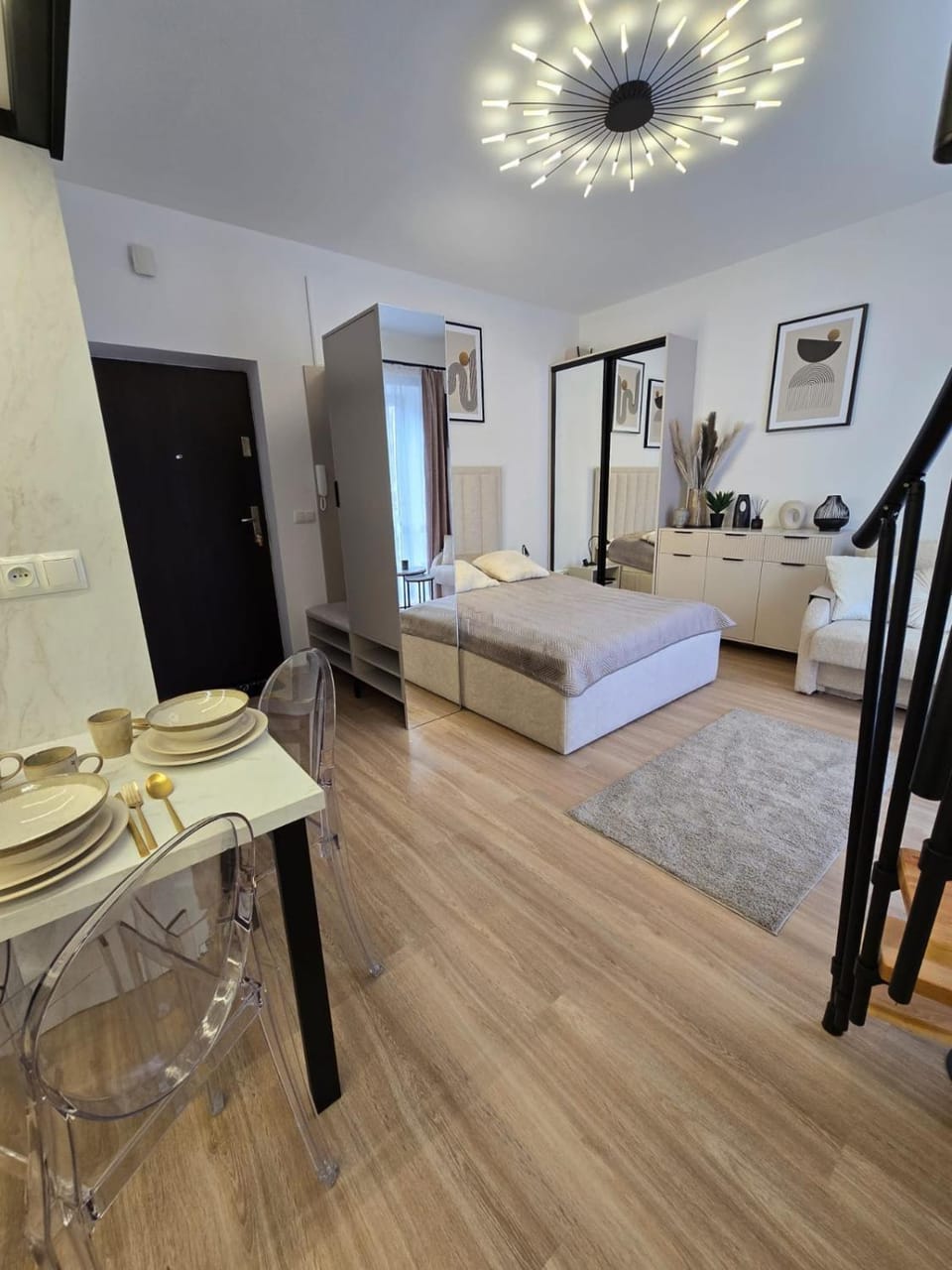 Bed, Kitchen or kitchenette, Living room, Photo of the whole room, Seating area