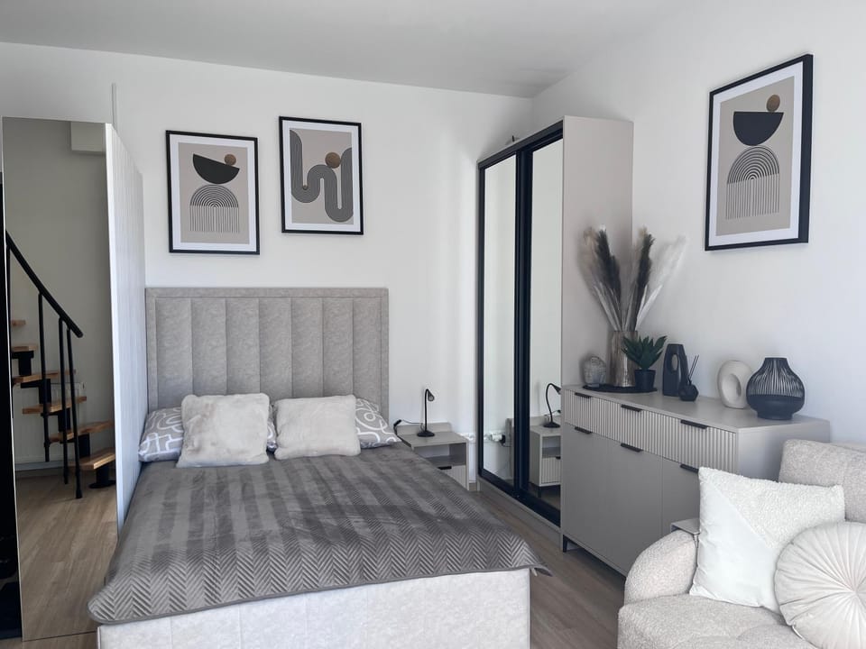 Bed, Living room, locker, wardrobe