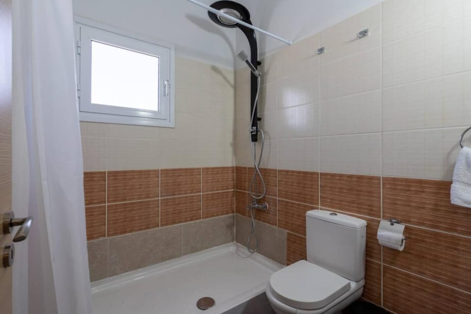 Shower, Toilet