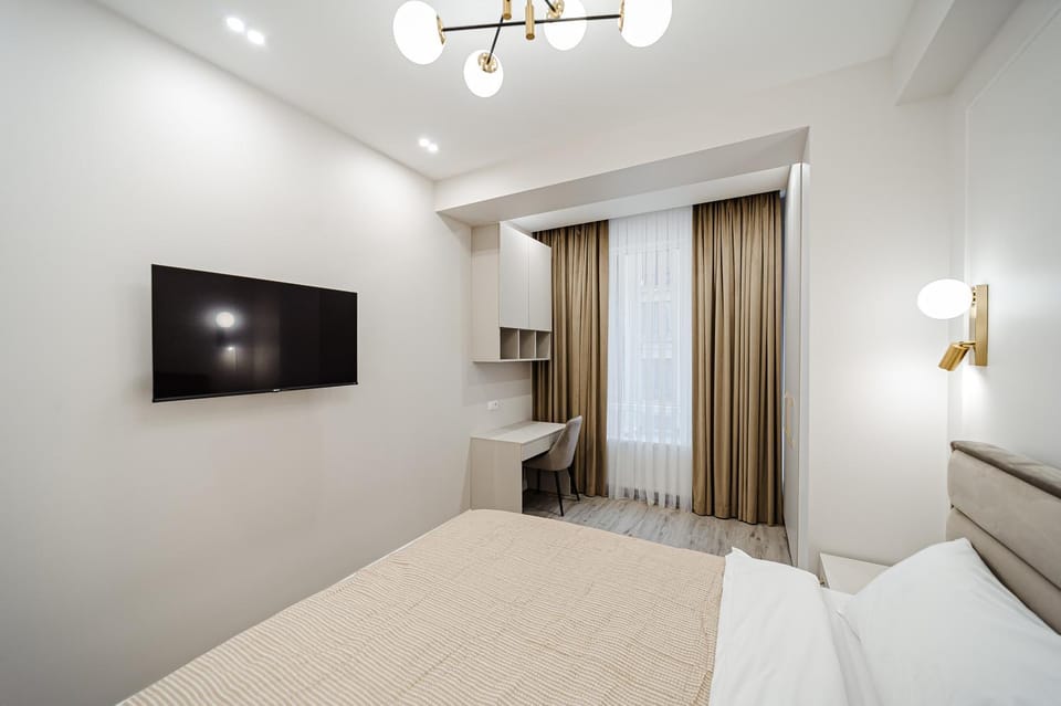 Bed, TV and multimedia, Photo of the whole room, Evening entertainment, Bedroom