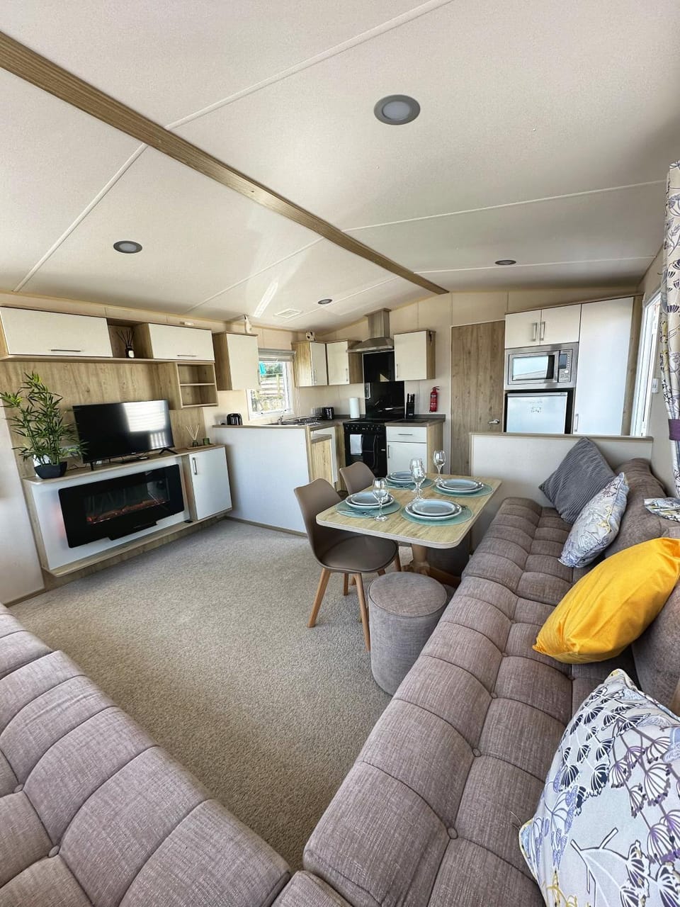 Living room, Dining area