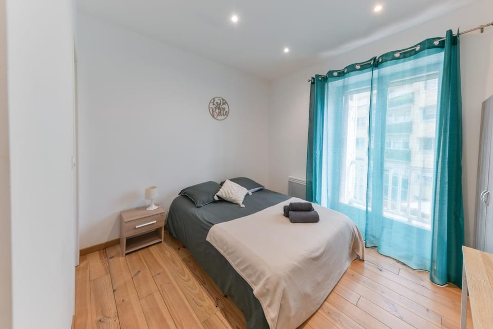Bed, Balcony/Terrace, Photo of the whole room, Bedroom, towels
