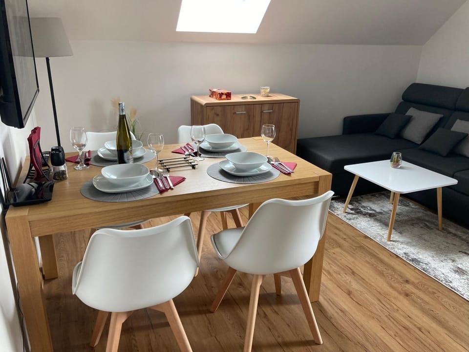Coffee/tea facilities, Seating area, Dining area, Alcoholic drinks