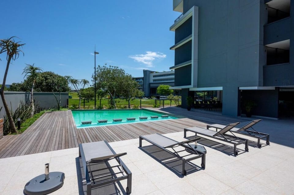 Pool view, Swimming pool, sunbed