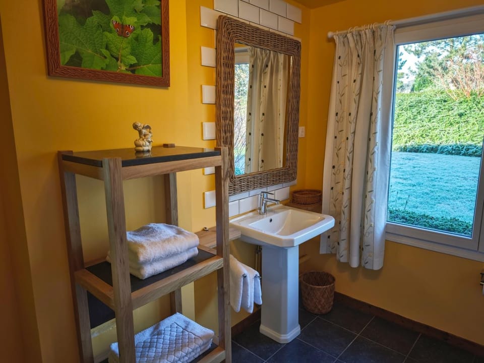 Bathroom, towels
