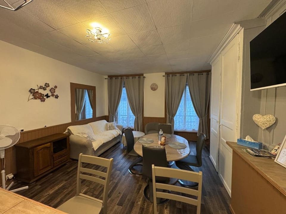 Living room, Dining area