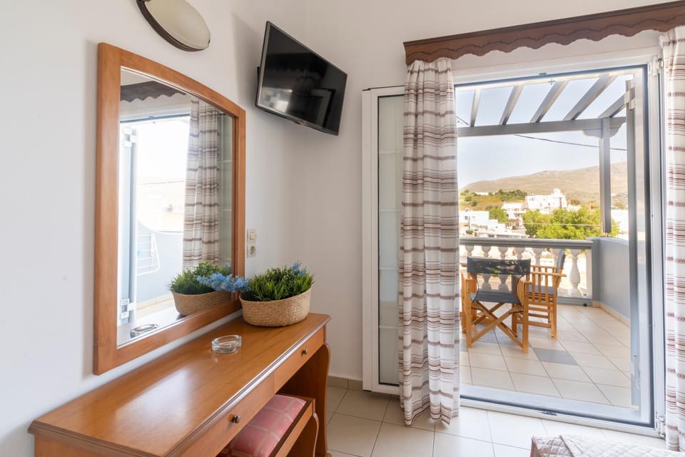 Communal lounge/ TV room, TV and multimedia, Balcony/Terrace