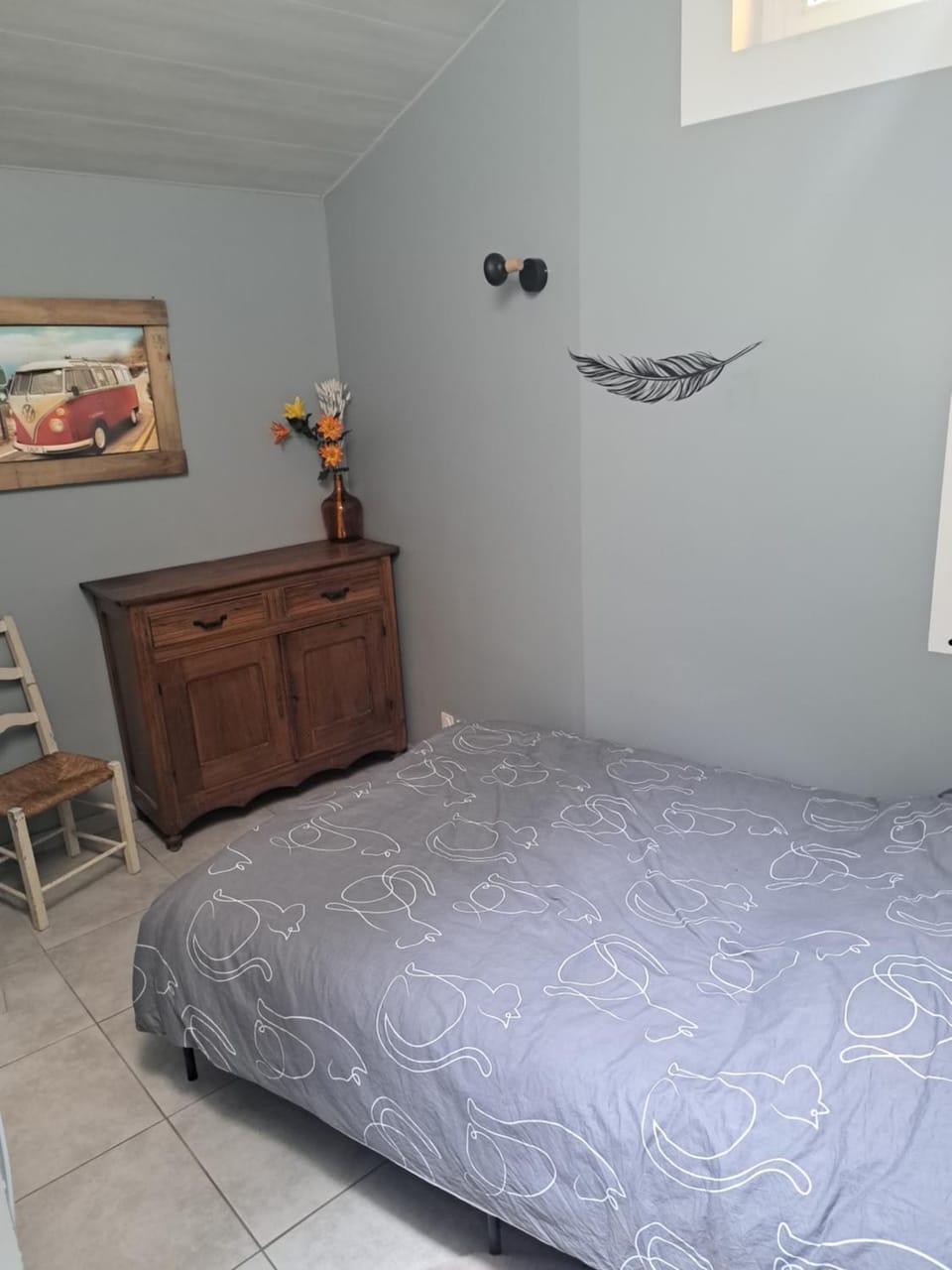 Bed, Photo of the whole room, Bedroom