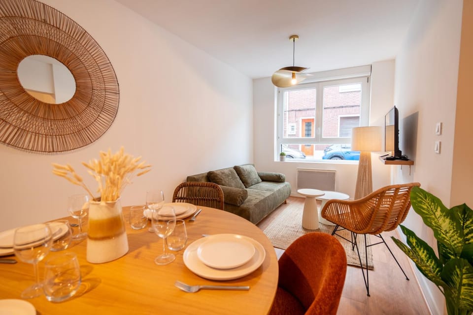 TV and multimedia, Living room, Dining area