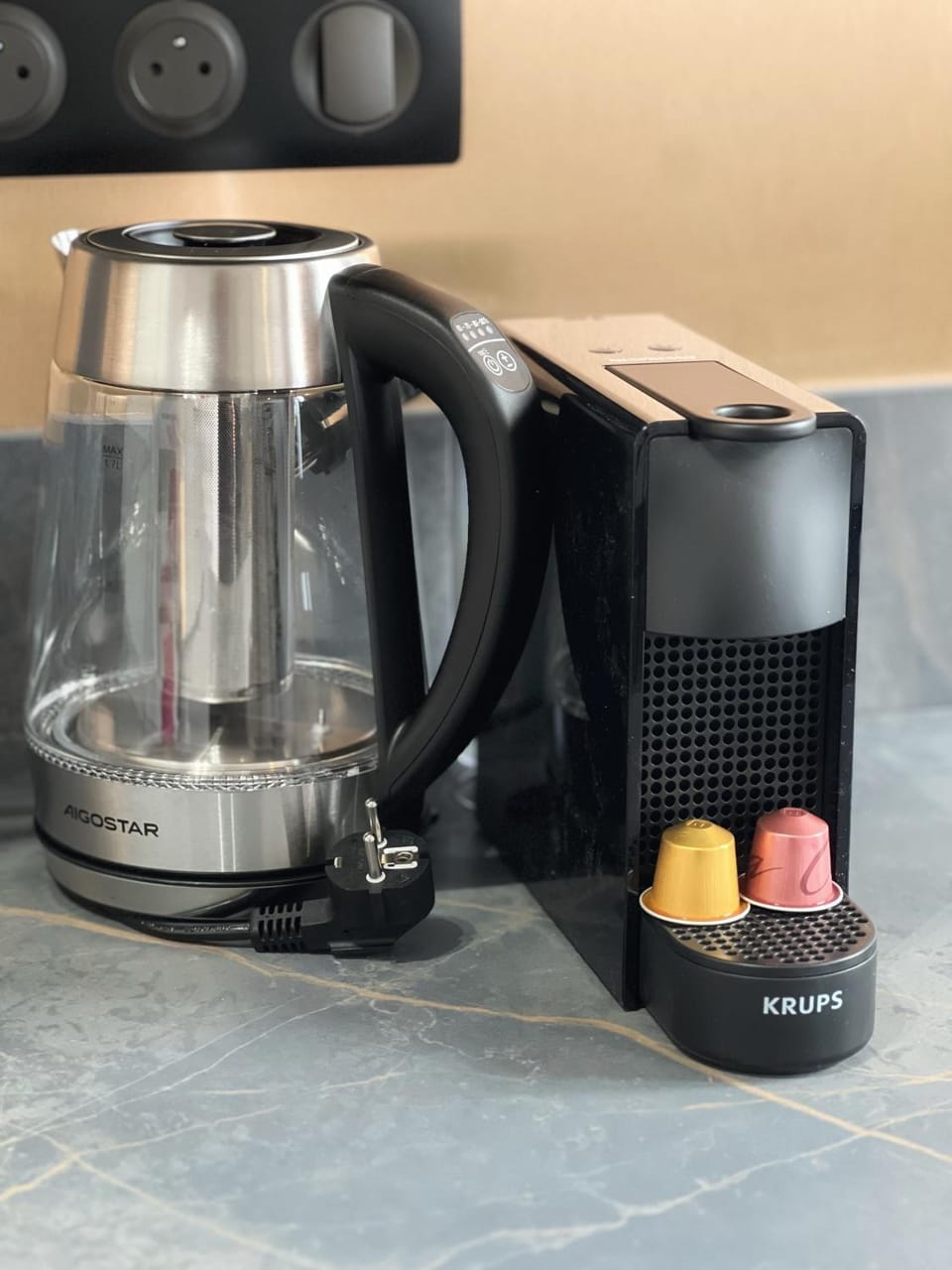 Coffee/tea facilities, Kitchen or kitchenette