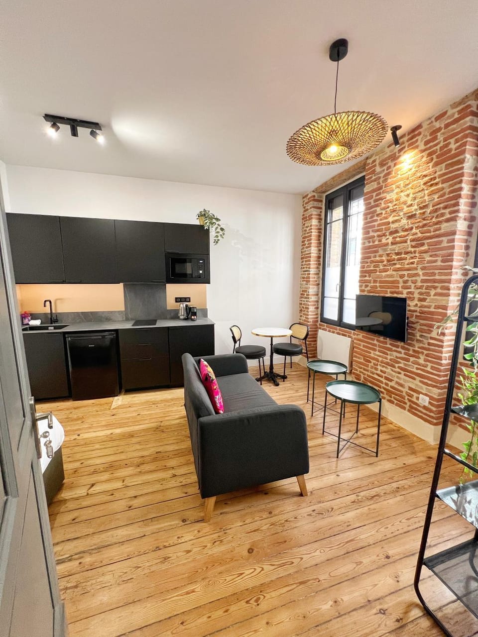TV and multimedia, Kitchen or kitchenette, Living room, Dining area