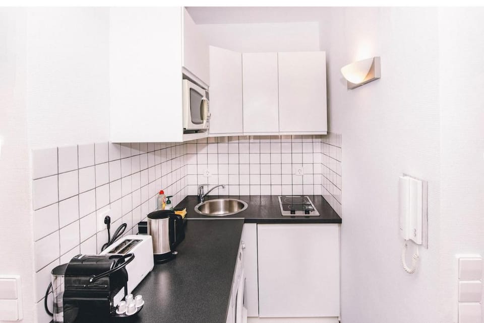 Coffee/tea facilities, Kitchen or kitchenette, stove, toaster