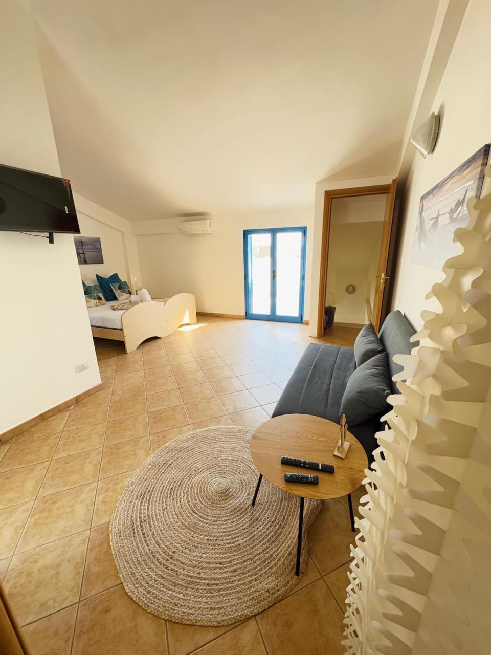 Nearby landmark, Facade/entrance, Spring, Off site, Day, Night, Natural landscape, Activities, Activities, Winter, Summer, Garden, TV and multimedia, Living room, Fitness centre/facilities, Photo of the whole room, Seating area, Dining area, Evening entertainment, Autumn, On site, Text overlay, Text overlay, Text overlay, Entertainment, Seasons, Time of day, Location, Sunrise, Sunset, Parking, ATM, hair dresser, locker, locker, toaster, wardrobe