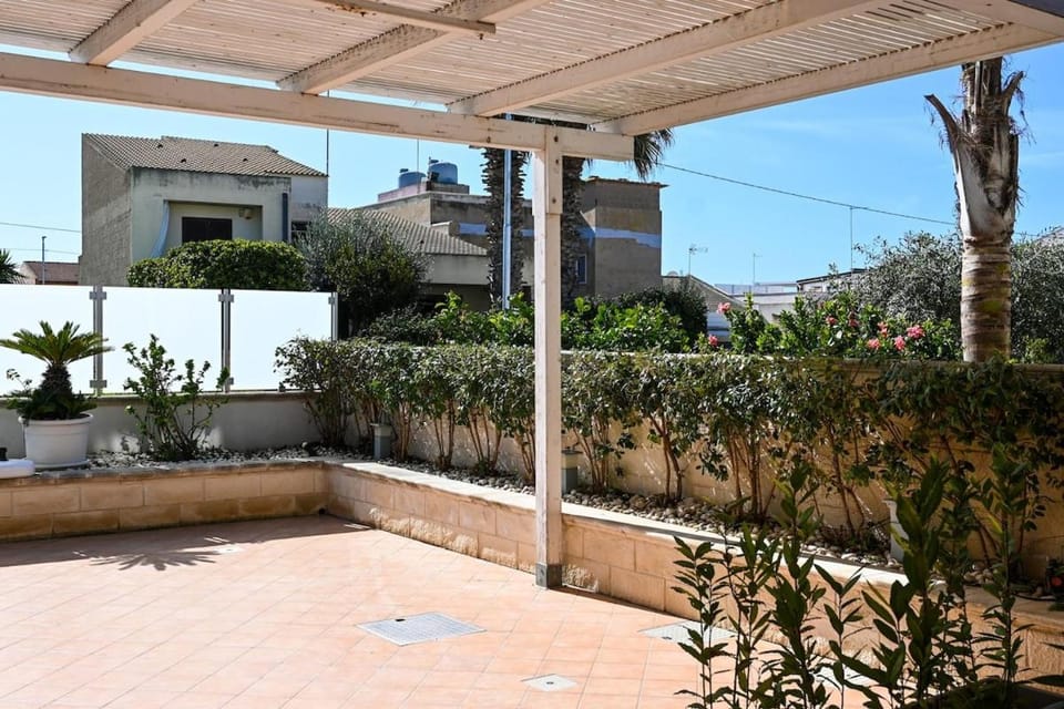 Property building, Spring, Day, Winter, Summer, Garden, View (from property/room), Balcony/Terrace, Fitness centre/facilities, Floor plan, Autumn, Garden view, Seasons, internet, internet