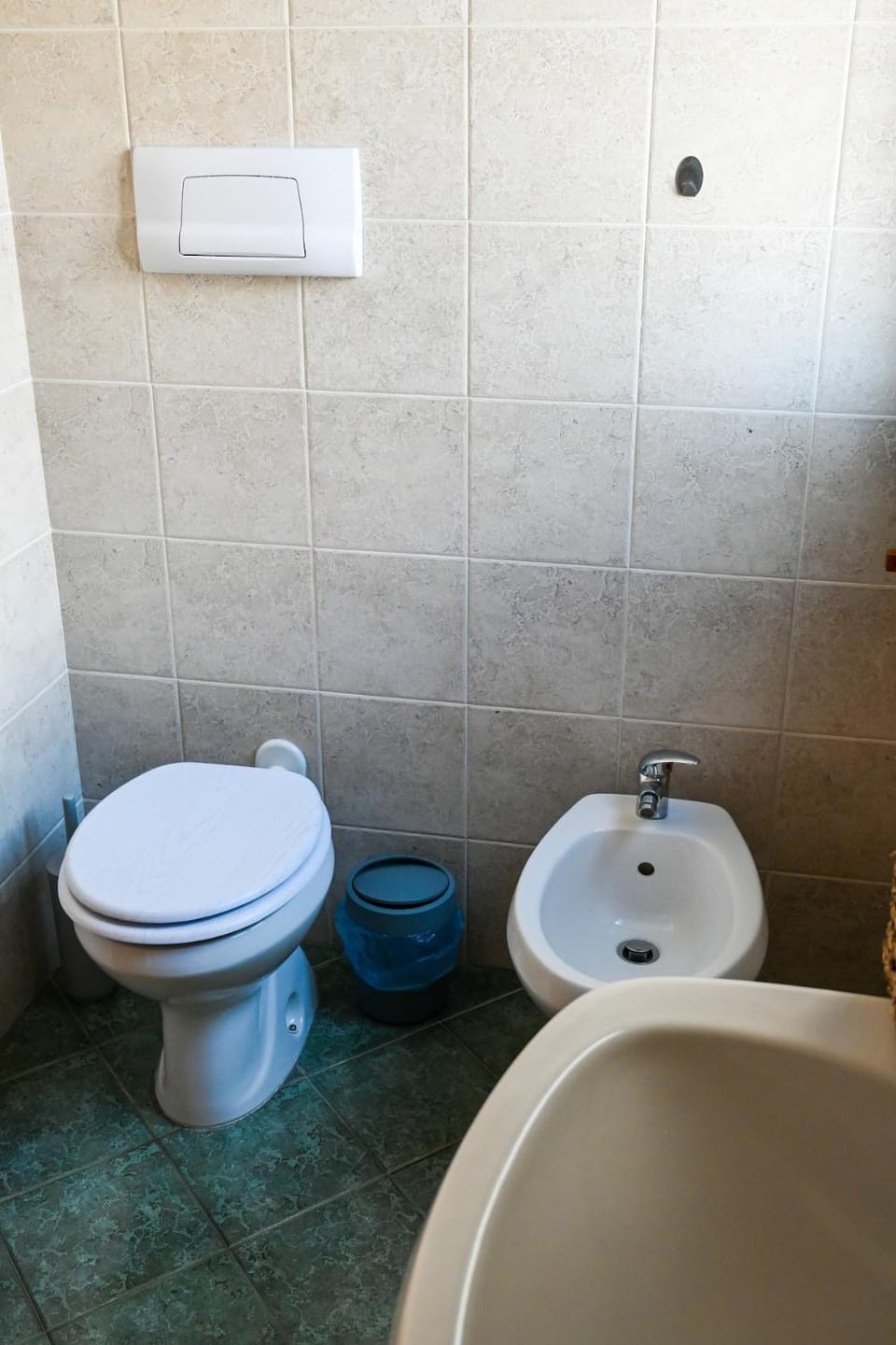 Toilet, Nearby landmark, Night, Summer, Massage, Massage, Nightclub / DJ, Bathroom, Balcony/Terrace, Hiking, Hiking, Cycling, Cycling, Evening entertainment, Entertainment, babysiter, bidet, hair dryier, heating, heating, internet, internet, towels, towels, air conditioner